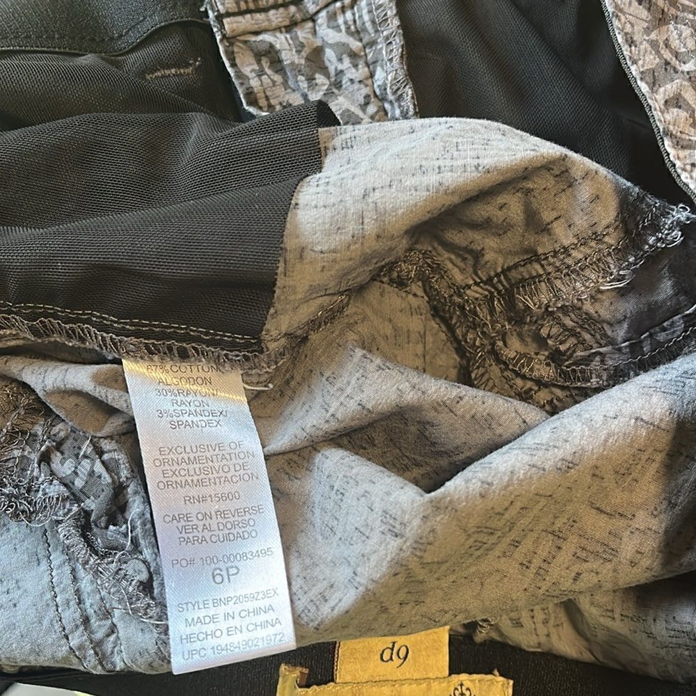 EXCELLENT CONDITION WOMEN’S DEMOCRACY RE-FLEX UTILITY AZTEC CARGO CROPPED PANTS - Picture 10 of 10